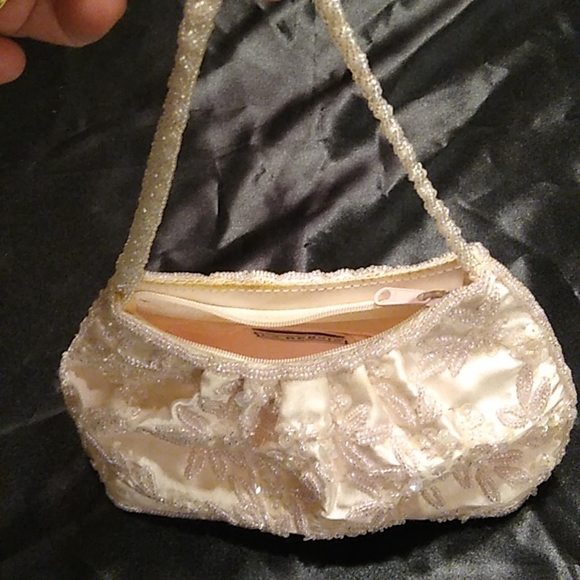 PALE PINK BEADED AND SEQUIN PURSE***HOST PICK ***05/31 - Picture 5 of 5